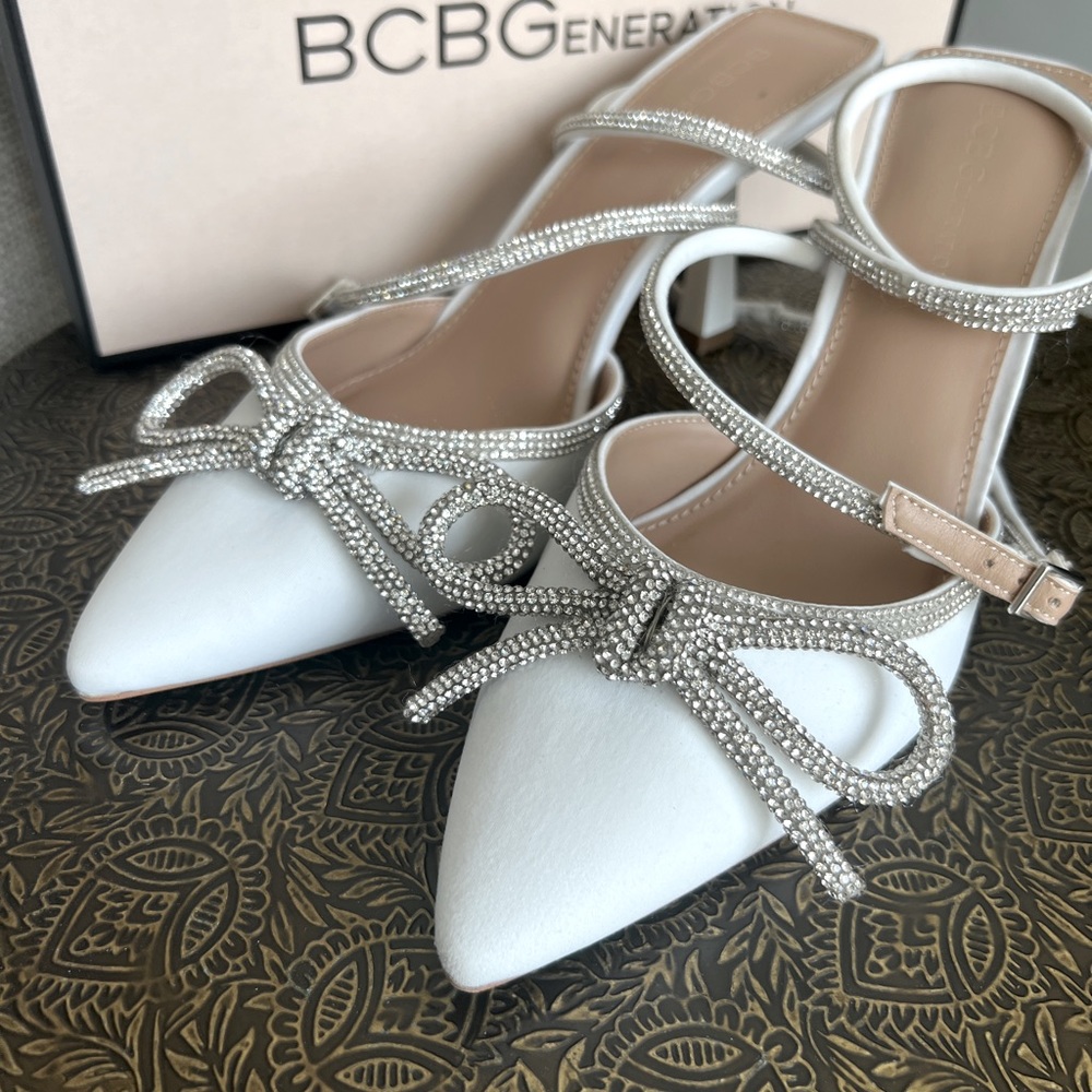 BCBG Women's Ildy Sparkle Bridal Rhinestone Bow Heels size 8.5 | Wedding Heels